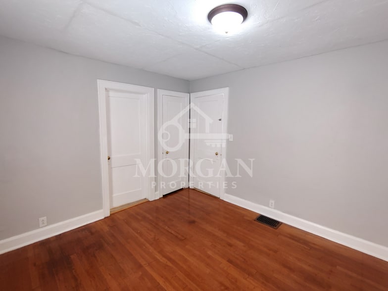 Building Photo - 220 W 38th St