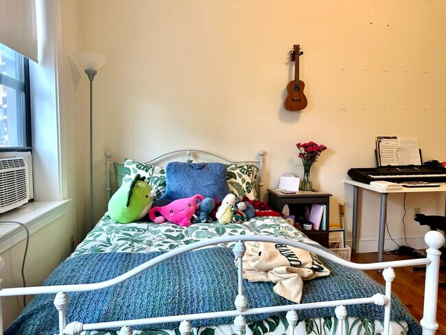 Building Photo - 27 Glenville Ave