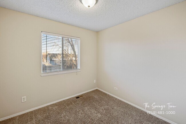 Building Photo - COUNTRYSIDE 3BD/2BA in FOUNTAIN - Security Deposit Waiver Available