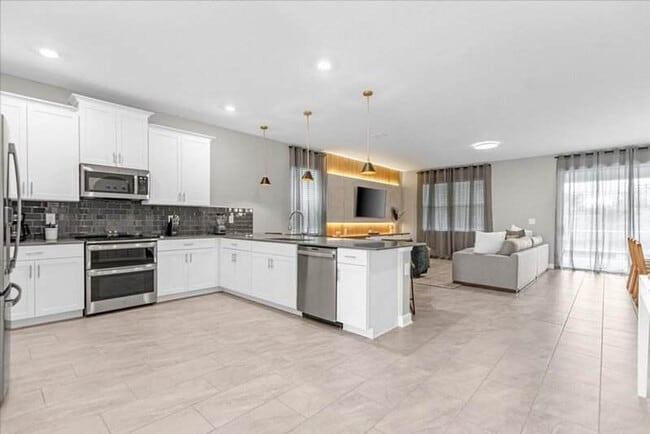 Building Photo - 9052 Sommerset Hills Dr