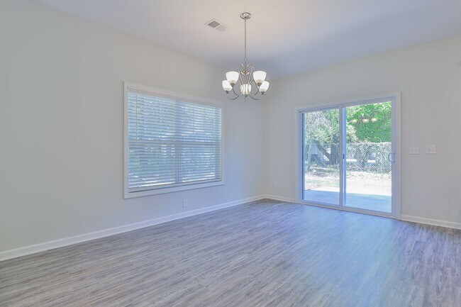 Building Photo - 764 Shull St