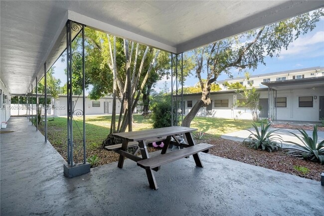 Building Photo - 13390 NE 6th Ave