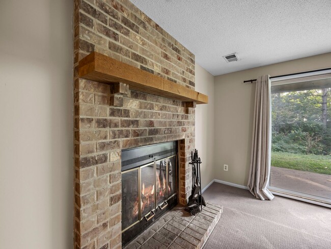 Building Photo - 3 Bedroom Golden Valley Home