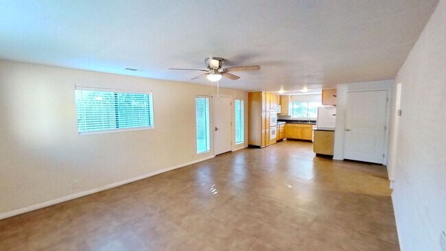 Building Photo - 3 Bedroom, 3 Bathroom Live Oak Canyon Home...