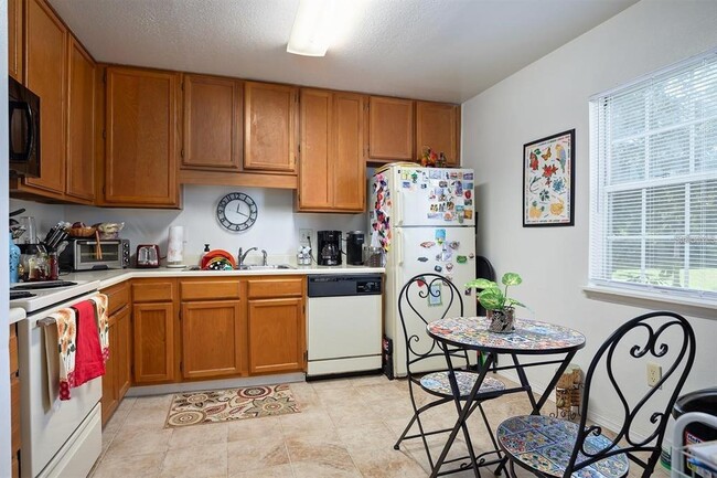 Building Photo - 3206 Clubside Dr