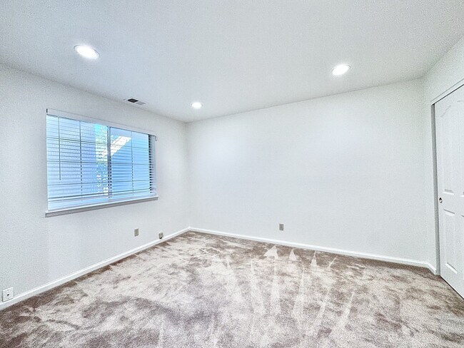 Building Photo - 4378 Conejo Dr