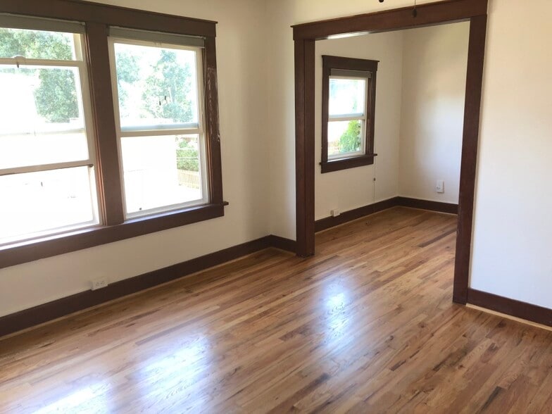 Building Photo - 513 Terry St