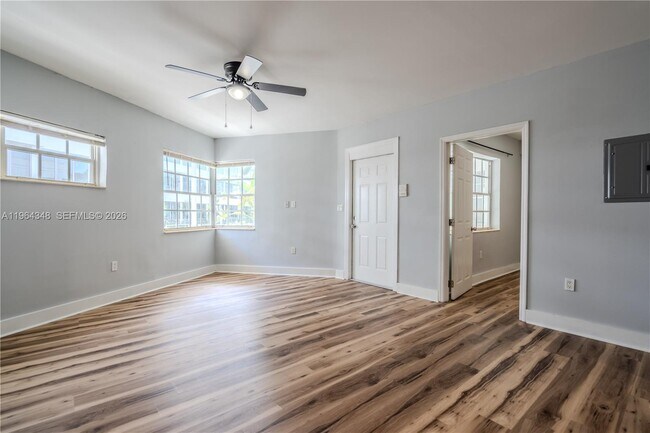 Building Photo - 2383 Flamingo Dr