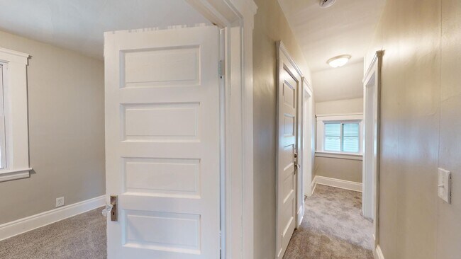 Building Photo - 3 Bed / 1 Bath in Cleveland!