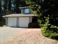 Building Photo - Beautifully Updated 3-Bedroom Home with Of...