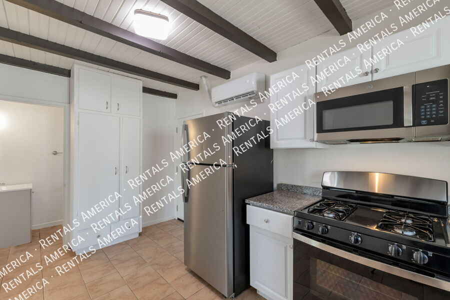 Building Photo - 3050 N Sparkman Blvd