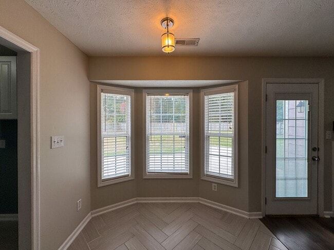 Building Photo - Charming 3 Bed 2 Bath Spring Lake Home wit...