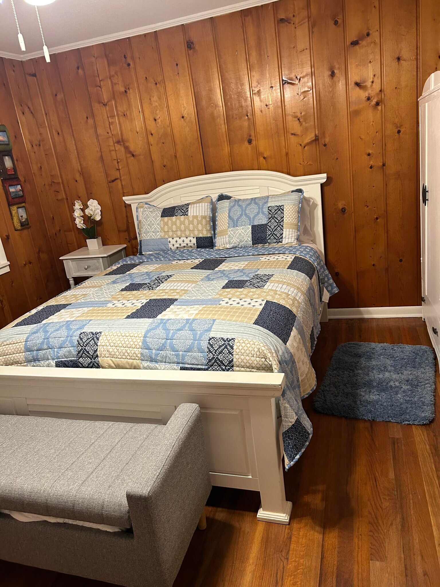 Bedroom Queen Bed - 2511 Mashburn Rd