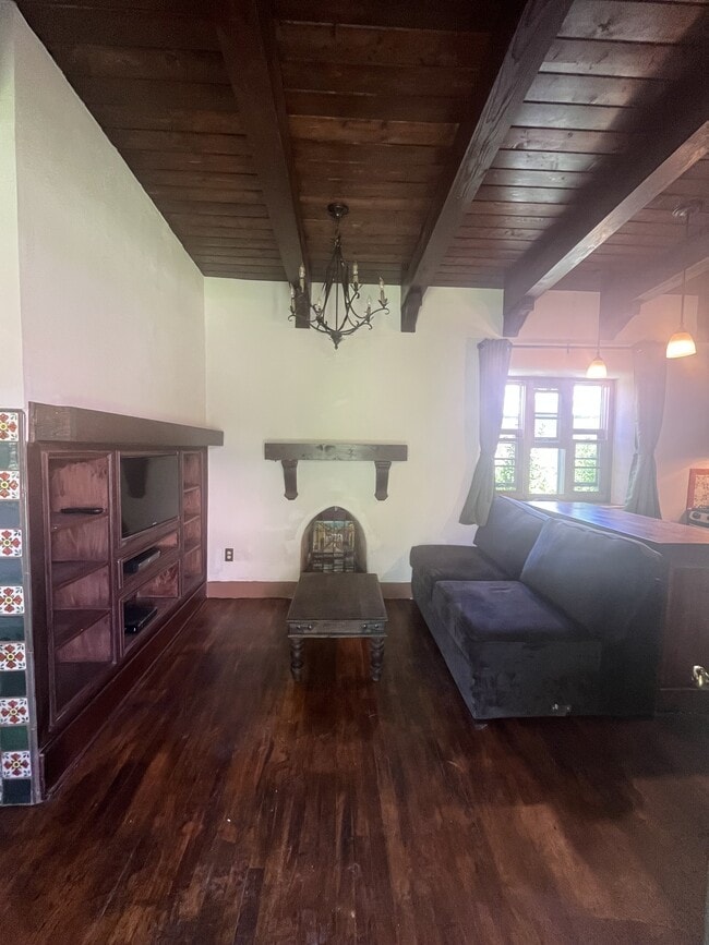 Building Photo - 104 Padre Martinez Ln