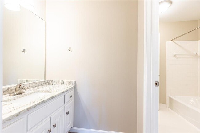 Building Photo - 9360 Nesbit Lakes Dr