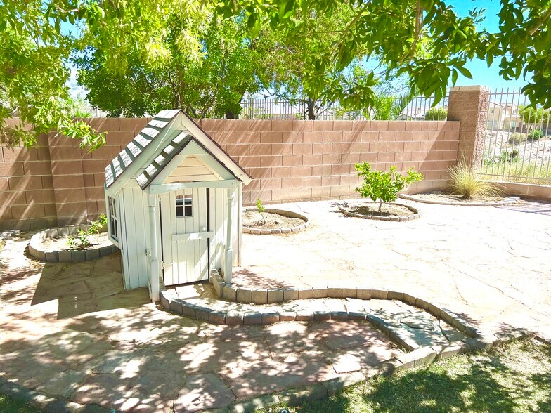 Building Photo - 7140 Charter Crest St