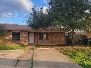 Building Photo - 713 Lindenwood Dr