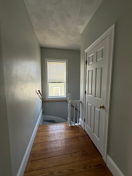 Front Stairs - 23 Beale St