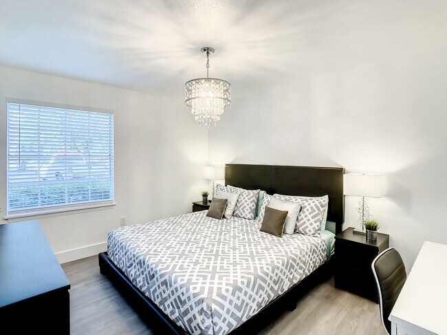 Building Photo - Westpointe Boulevard, Orlando, FL 32835 - 2 BR 2 BA condo