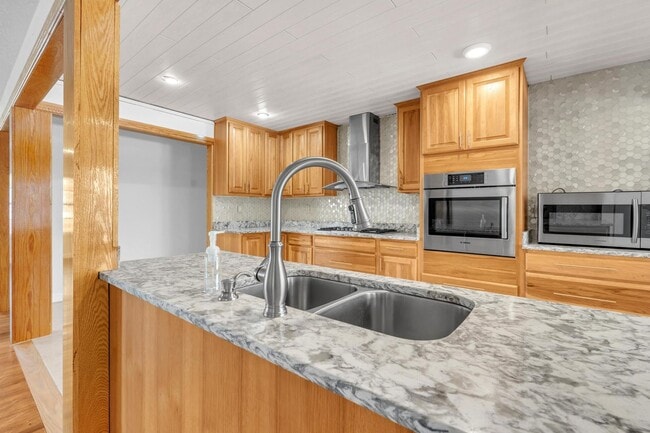 Building Photo - Charming home with large garage & attached...