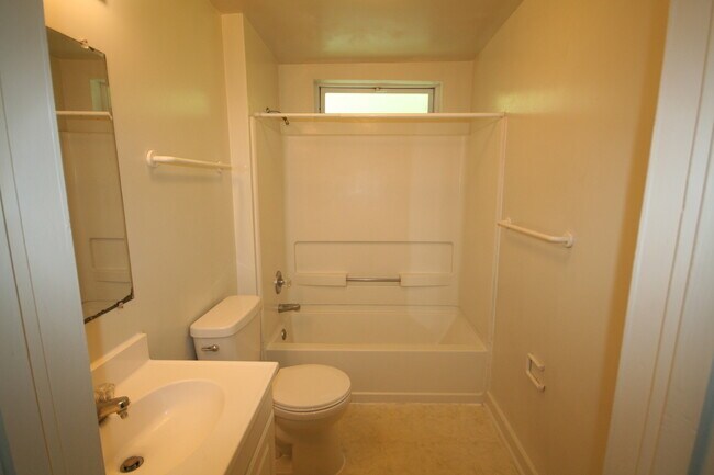 Building Photo - Perfect 3BR Home by Duke - All Appliances ...