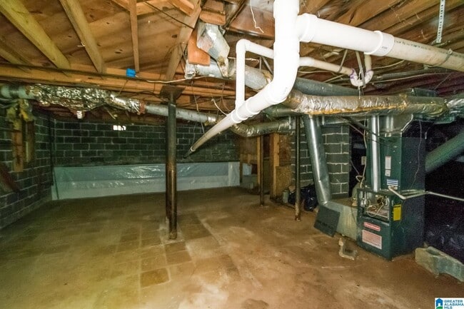 Building Photo - 565 Camellia Rd