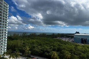 Building Photo - 100 Bayview Dr