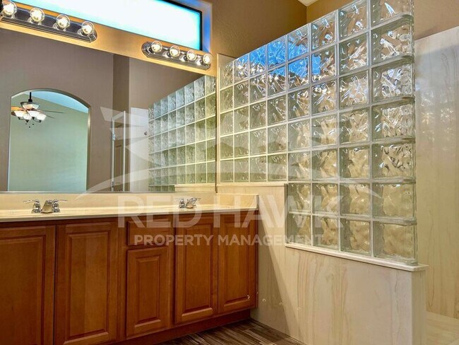 Building Photo - 879 S Phelps Dr