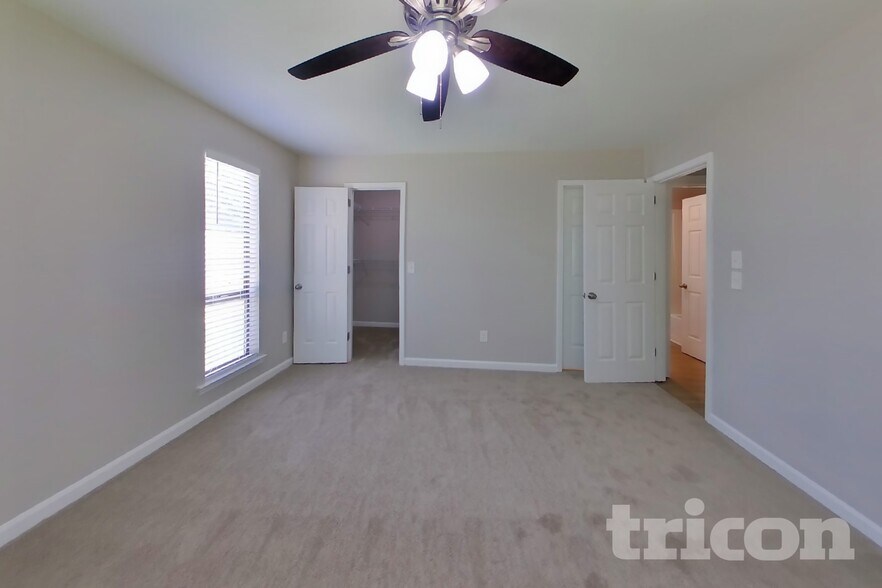 Building Photo - 2405 Ravine Dr