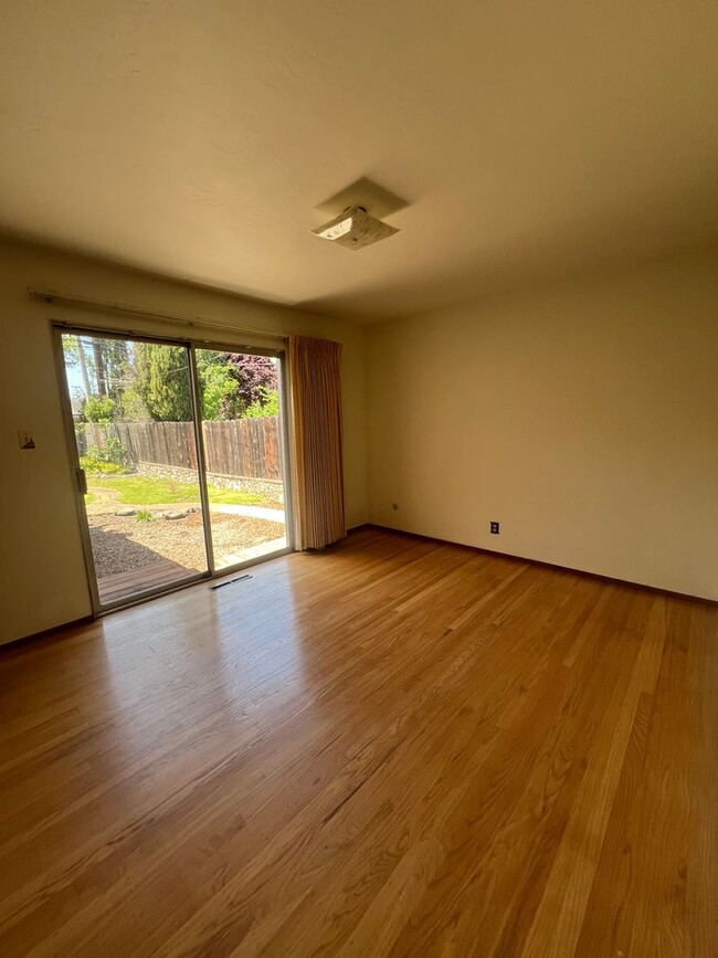 Building Photo - Beautifully Landscaped Home in Rincon Valley!