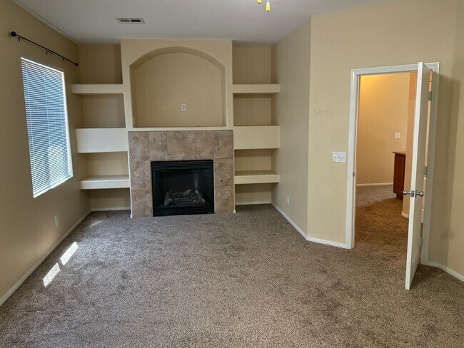 Building Photo - 2 Story 3 bedrooms 2.5 bathrooms
