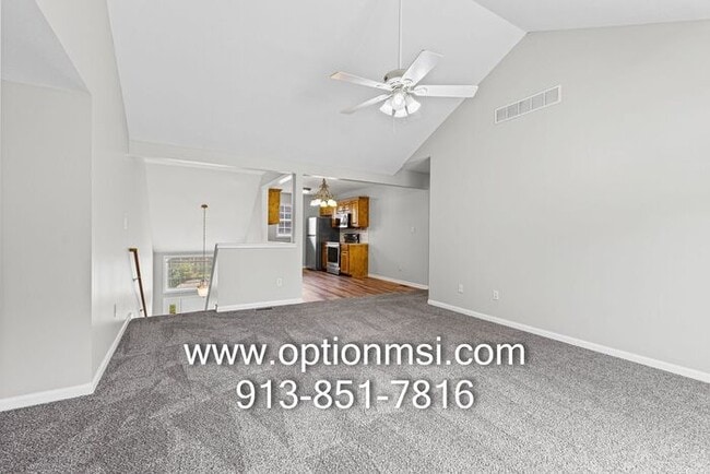 Building Photo - Welcome home to this beautifully updated 3-bedroom, 2-bath duplex in the heart of Johnson County!