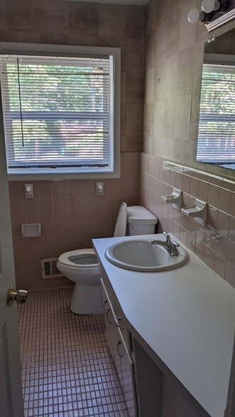 Building Photo - 2679 Sherlock Dr