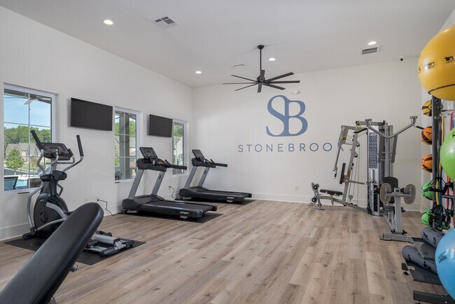 Building Photo - 984 Stonebrook Ln