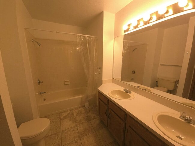 Building Photo - Secured Building with covered parking!