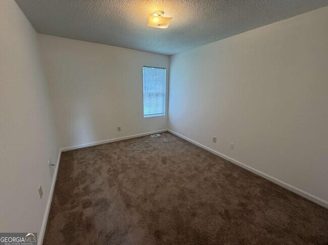 Building Photo - 1613 Fort Perry Way