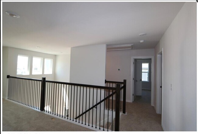 Building Photo - 324 Terminus Trl
