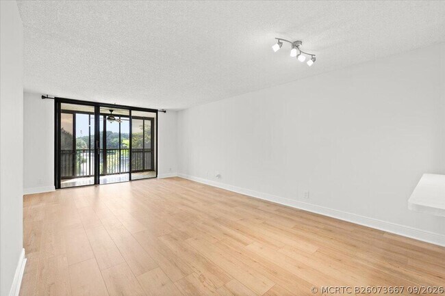 Building Photo - 3000 NW 42nd Ave