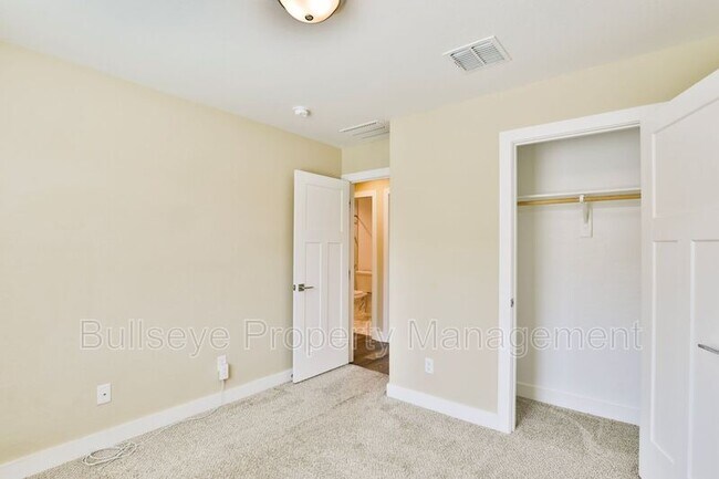 Building Photo - 5119 S 11th Pl