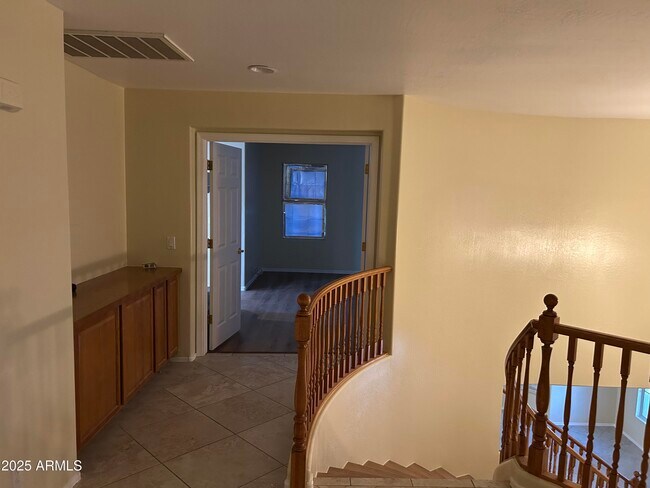 Building Photo - 6406 W El Cortez Pl