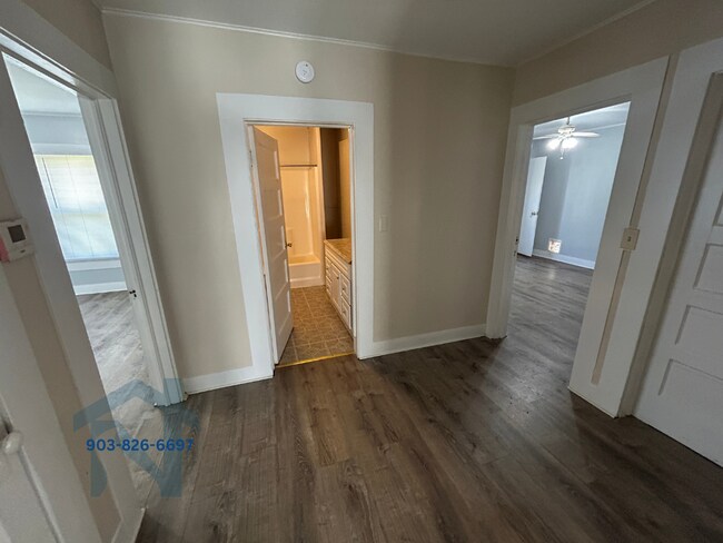 Building Photo - 1006 Nelson Blvd