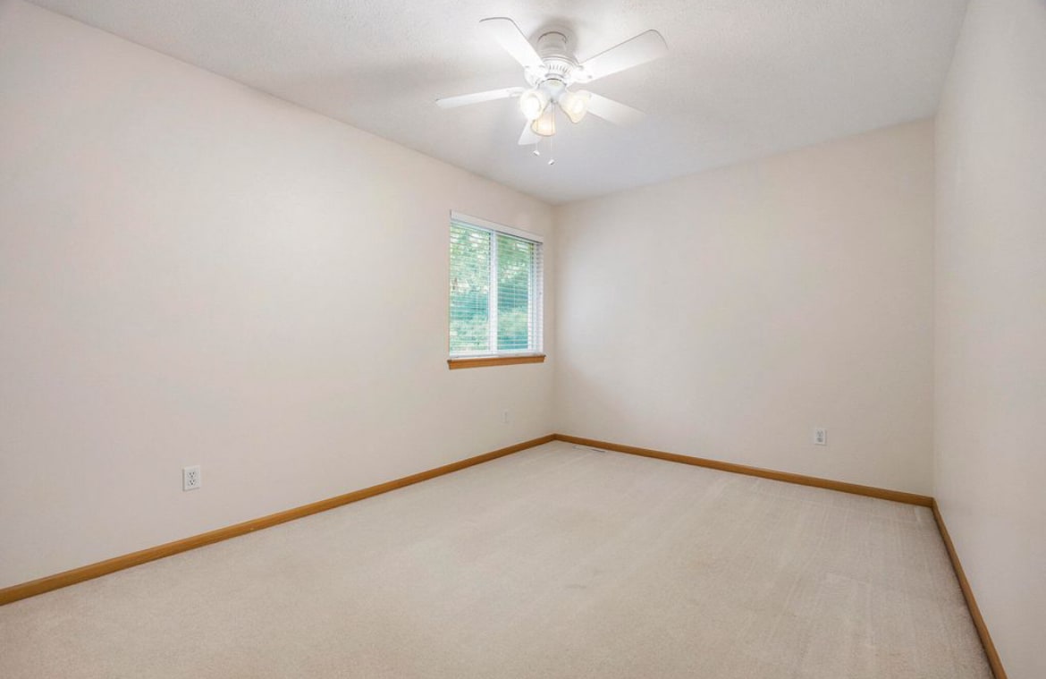 Building Photo - 270 Silverridge Dr