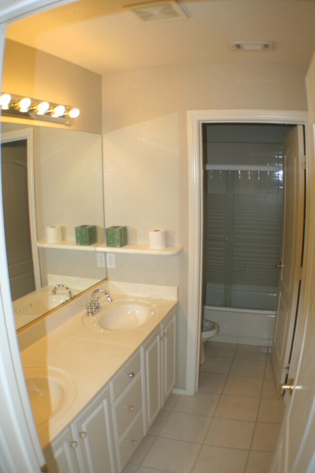 Building Photo - Incredible Green Valley Ranch stunner!