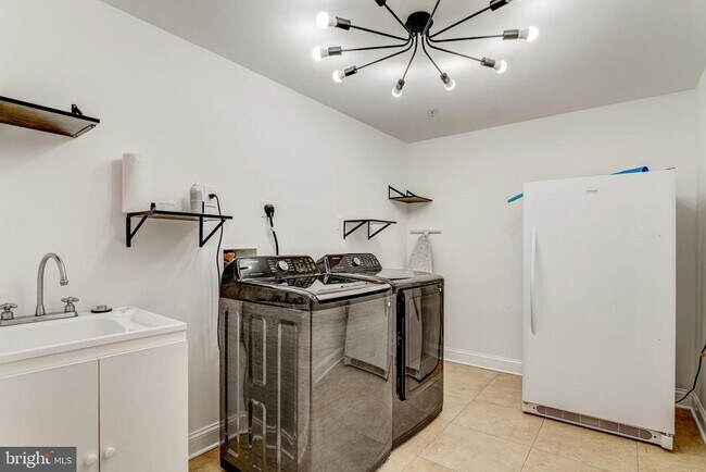 Building Photo - 7505 Castle Rock Dr