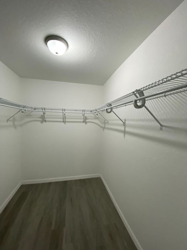 Building Photo - Custom Home - Desirable SW Ocala Neighborhood 3/2/2 **Won't Last**