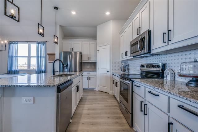 Building Photo - 513 Lakeway Ln