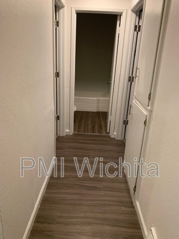 Building Photo - 2328 S Broadview St