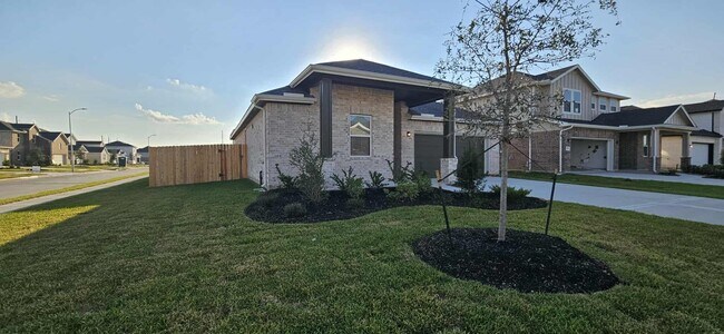 Building Photo - 8442 Bay Oaks Dr