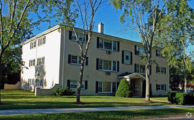 Primary Photo - Fox River Grove Apartments