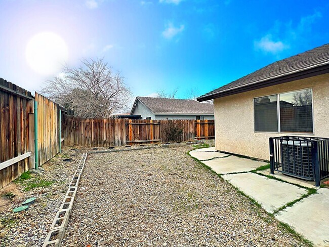 Building Photo - 2826 San Ramon Dr